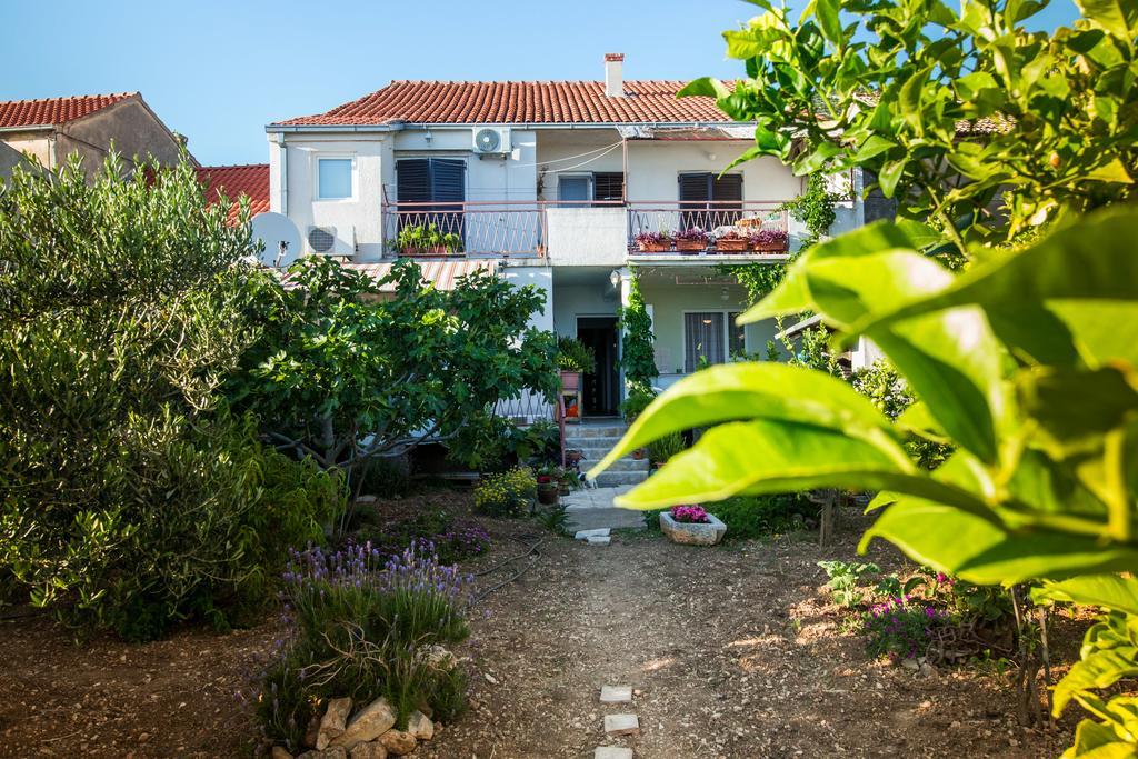 Garden Apartments Komiža Kültér fotó