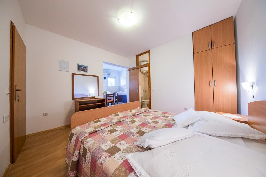 Garden Apartments Komiža Kültér fotó