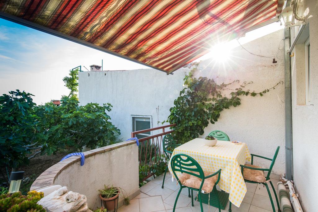 Garden Apartments Komiža Kültér fotó